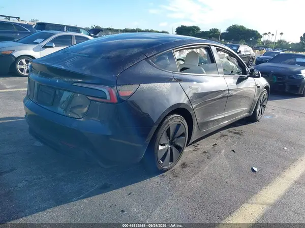 5YJ3E1EAXSF970707 — 2025 Tesla Model 3, фото 4 с аукциона IAAI, Передняя часть