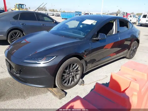 5YJ3E1EAXSF058255 — 2025 Tesla Model 3, фото 2 с аукциона IAAI 24.09.2026, Задняя часть