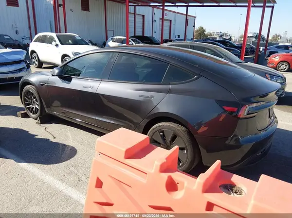 5YJ3E1EAXSF058255 — 2025 Tesla Model 3, фото 3 с аукциона IAAI 24.09.2026, Задняя часть