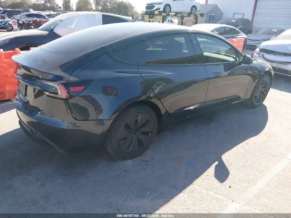 5YJ3E1EAXSF058255 — 2025 Tesla Model 3, фото 4 с аукциона IAAI 24.09.2026, Задняя часть