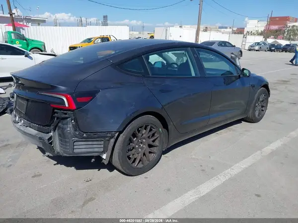 5YJ3E1EA1SF939197 — 2025 Tesla Model 3, фото 4 с аукциона IAAI, Передняя часть