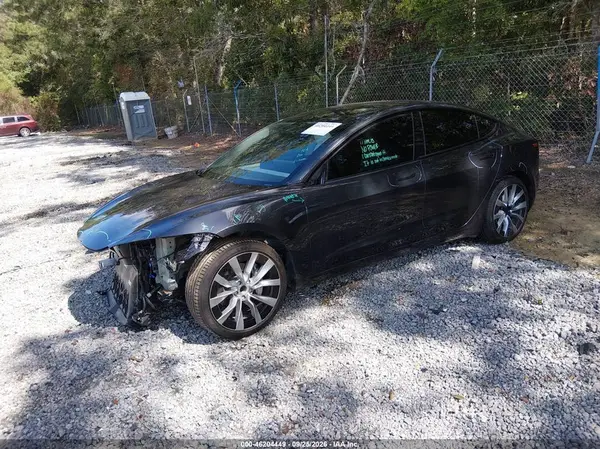 5YJ3E1EA1SF984625 — 2025 Tesla Model 3, фото 2 с аукциона IAAI, Передняя часть