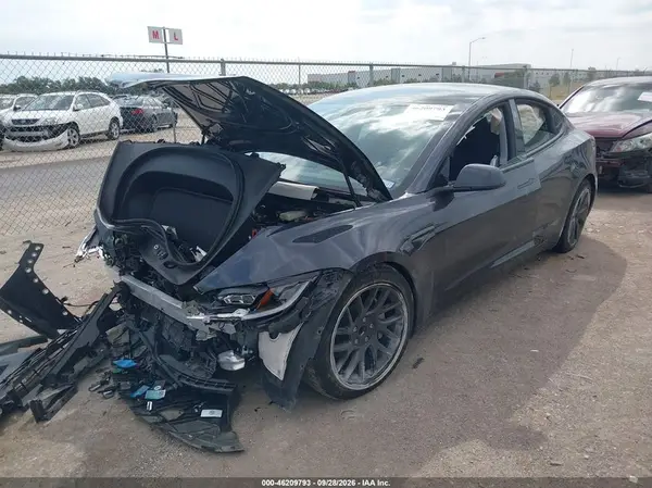 5YJ3E1EAXSF045229 — 2025 Tesla Model 3, фото 2 с аукциона IAAI, Передняя часть