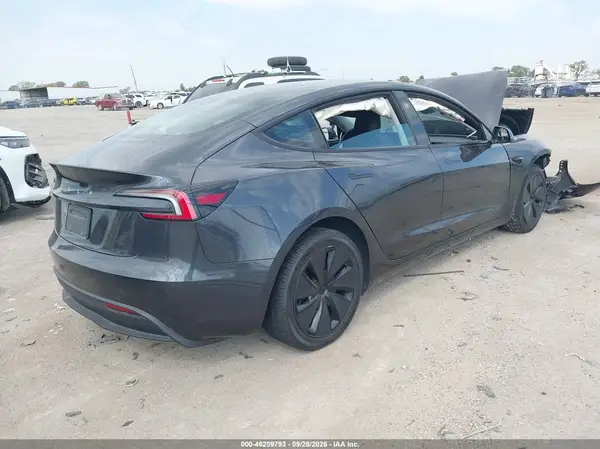 5YJ3E1EAXSF045229 — 2025 Tesla Model 3, фото 4 с аукциона IAAI, Передняя часть
