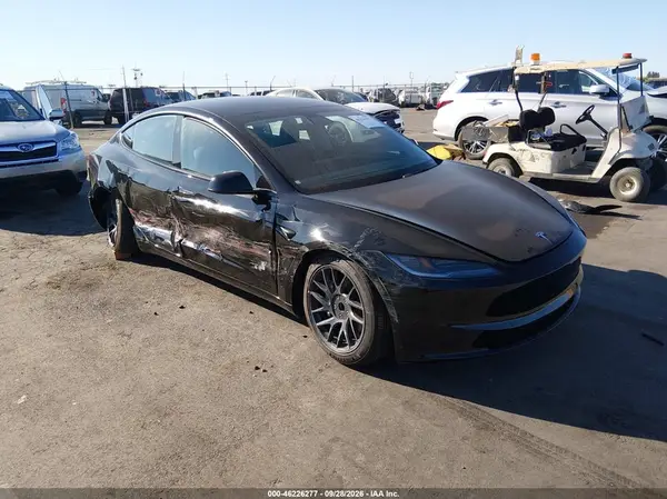 5YJ3E1EA9SF047280 — 2025 Tesla Model 3, Правый бок (Right Side), фото до ремонта