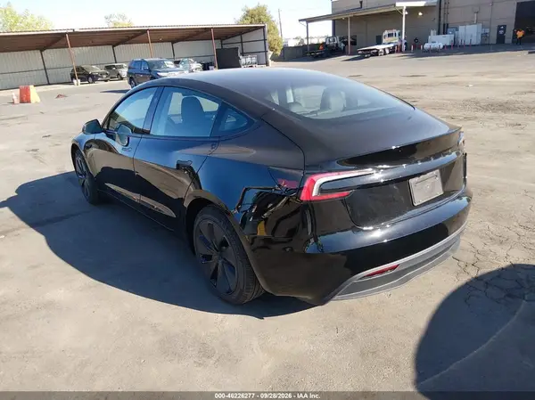 5YJ3E1EA9SF047280 — 2025 Tesla Model 3, фото 3 с аукциона IAAI, Правый бок