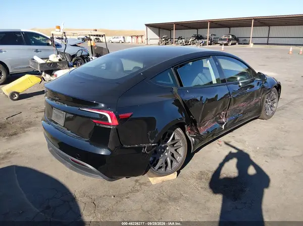 5YJ3E1EA9SF047280 — 2025 Tesla Model 3, фото 4 с аукциона IAAI, Правый бок