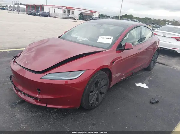 5YJ3E1EA7TF118879 — 2026 Tesla Model 3, фото 2 с аукциона IAAI, Передняя часть