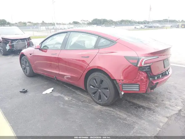 5YJ3E1EA7TF118879 — 2026 Tesla Model 3, фото 3 с аукциона IAAI, Передняя часть