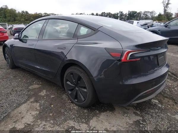 5YJ3E1EB7TF126425 — 2026 Tesla Model 3, фото 3 с аукциона IAAI, Подтопление