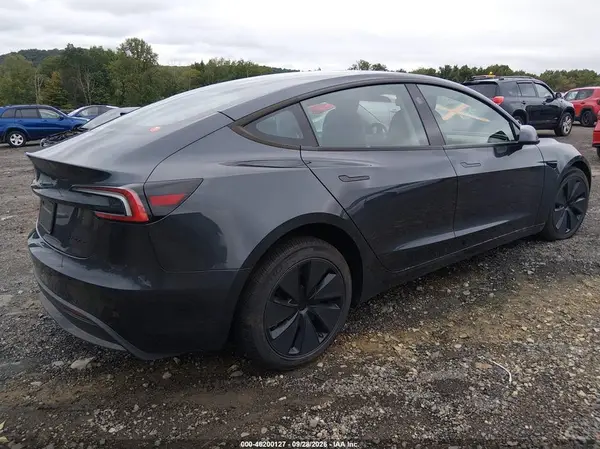 5YJ3E1EB7TF126425 — 2026 Tesla Model 3, фото 4 с аукциона IAAI, Подтопление