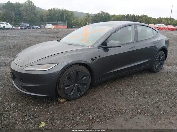 5YJ3E1EB1TF125917 — 2026 Tesla Model 3, фото 2 с аукциона IAAI, Подтопление