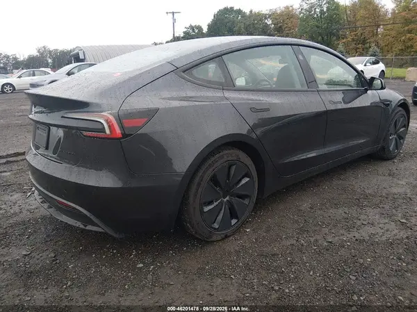 5YJ3E1EB1TF125917 — 2026 Tesla Model 3, фото 4 с аукциона IAAI, Подтопление