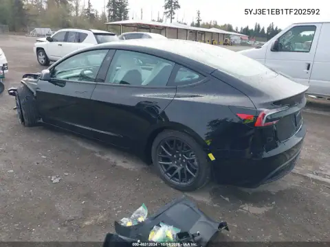 5YJ3E1EB1TF202592 — 2026 Tesla Model 3, фото 3 с аукциона IAAI, Передняя часть
