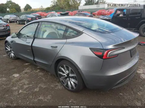 5YJ3E1EB3TF203971 — 2026 Tesla Model 3, фото 3 с аукциона IAAI, Справа сзади