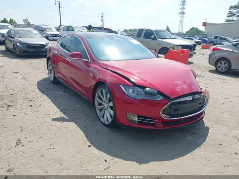 5YJSA1H45FF093935 — 2015 Tesla Model S 85D/P85D, Передняя часть (Front End), фото до ремонта