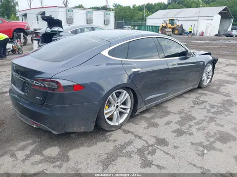 2016 Tesla MODEL S VIN 5YJSA1E25GF127781 фото 4