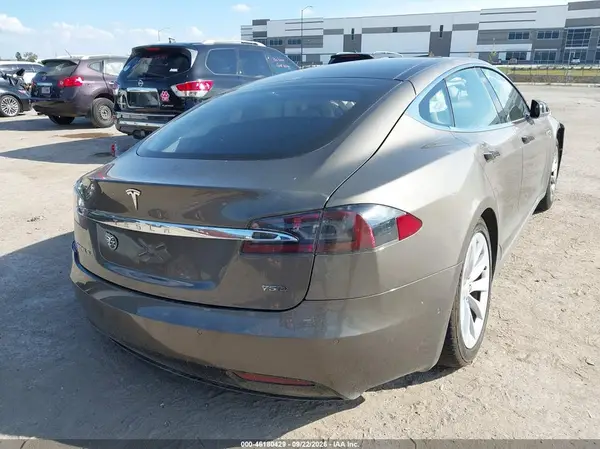 5YJSA1E26GF159445 — 2016 Tesla Model S, фото 4 с аукциона IAAI, Левый бок
