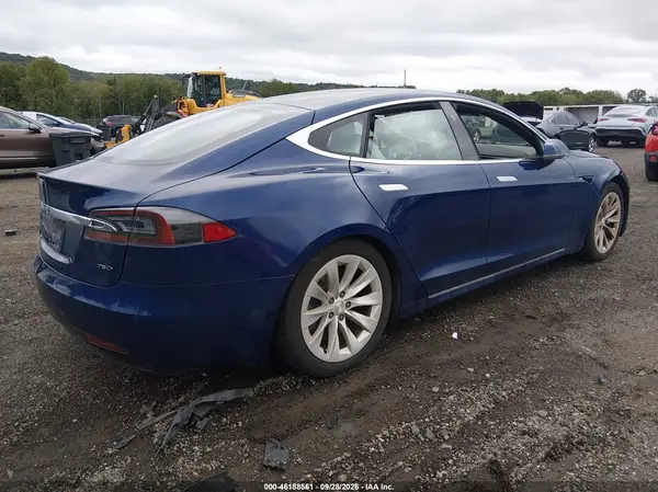 5YJSA1E29HF228677 — 2017 Tesla Model S, фото 4 с аукциона IAAI, Подтопление