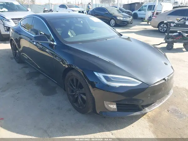 5YJSA1E14HF215343 — 2017 Tesla Model S, Левый бок (Left Side), фото до ремонта