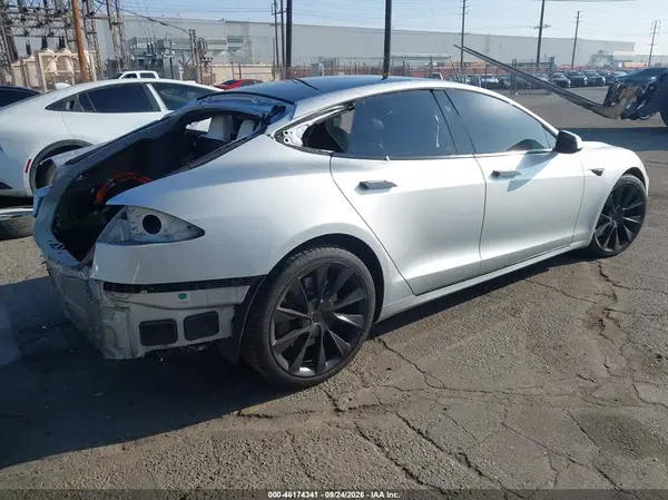 5YJSA1E27JF246522 — 2018 Tesla Model S, фото 4 с аукциона IAAI, Задняя часть