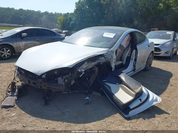 5YJSA1E2XLF414124 — 2020 Tesla Model S, фото 2 с аукциона IAAI 15.10.2026, Передняя часть
