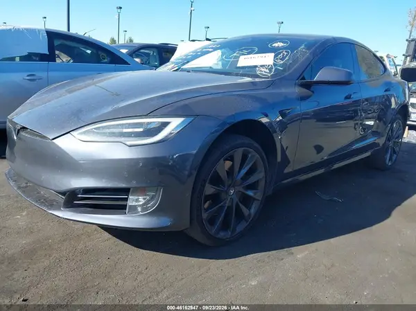 5YJSA1E29LF379723 — 2020 Tesla Model S, фото 2 с аукциона IAAI, Правый бок