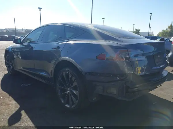5YJSA1E29LF379723 — 2020 Tesla Model S, фото 3 с аукциона IAAI, Правый бок