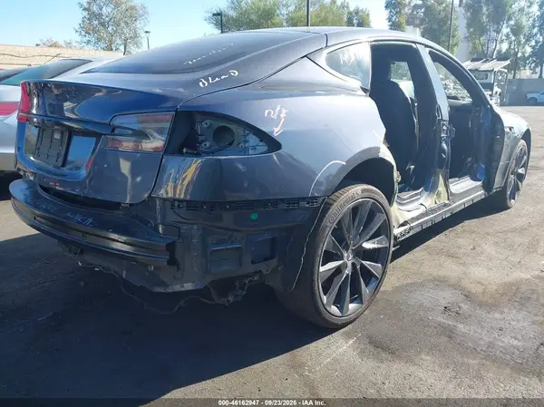 5YJSA1E29LF379723 — 2020 Tesla Model S, фото 4 с аукциона IAAI, Правый бок