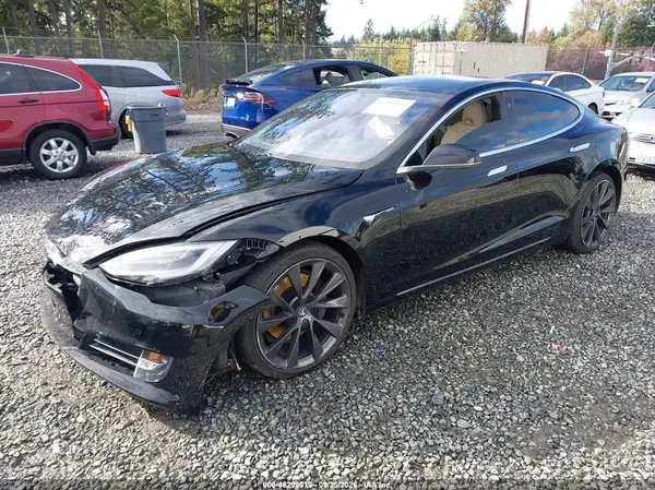 5YJSA1E29LF388552 — 2020 Tesla Model S, фото 2 с аукциона IAAI, Передняя часть