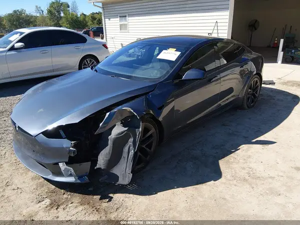 5YJSA1E57MF454267 — 2021 Tesla Model S, фото 2 с аукциона IAAI, Передняя часть слева