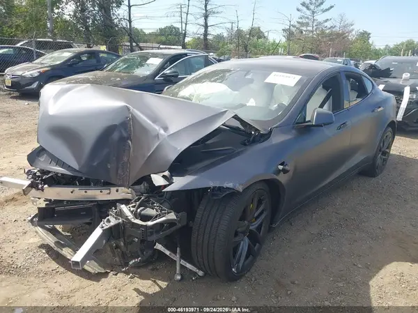 5YJSA1E6XMF446902 — 2021 Tesla Model S, фото 2 с аукциона IAAI, Передняя часть