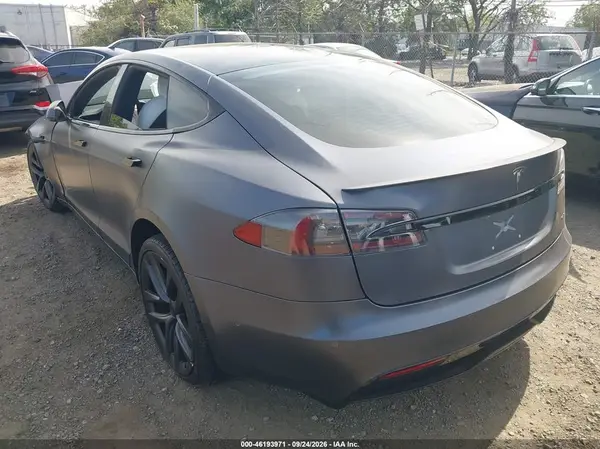 5YJSA1E6XMF446902 — 2021 Tesla Model S, фото 3 с аукциона IAAI, Передняя часть