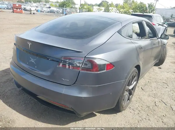 5YJSA1E6XMF446902 — 2021 Tesla Model S, фото 4 с аукциона IAAI, Передняя часть