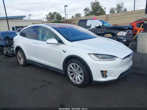 5YJXCAE24JF116326 — 2018 Tesla Model X 100D/75D/P100D, Передняя часть слева (Left Front), фото до ремонта