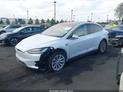 2018 Tesla Model X 100d/75d/p100d VIN 5YJXCAE24JF116326 фото 2
