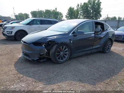 2016 Tesla Model X 60d/70d/75d/90d/p100d VIN 5YJXCBE26GF013777 фото 2