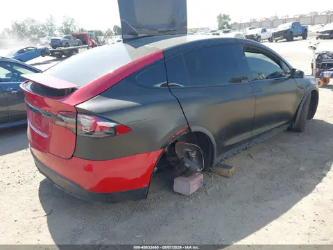 2022 Tesla Model X Plaid Tri Motor All-wheel Drive VIN 7SAXCBE69NF332786 фото 4