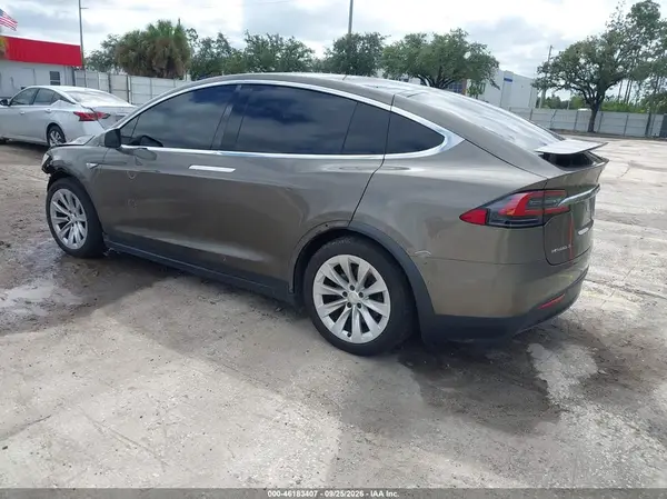5YJXCBE28GF015885 — 2016 Tesla Model X, фото 3 с аукциона IAAI, Передняя часть