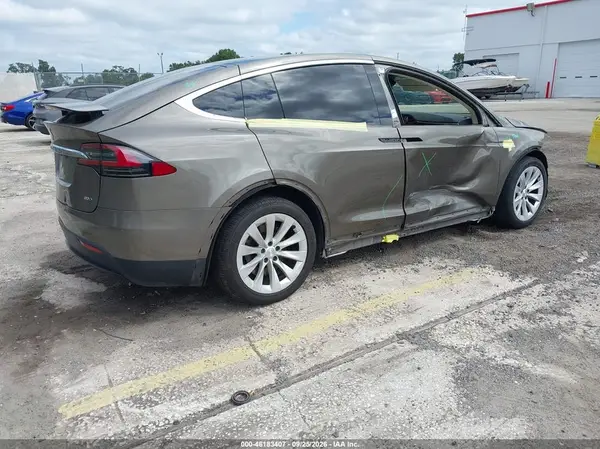 5YJXCBE28GF015885 — 2016 Tesla Model X, фото 4 с аукциона IAAI, Передняя часть