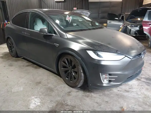 5YJXCAE26GF014602 — 2016 Tesla Model X, Задняя часть (Rear), фото до ремонта