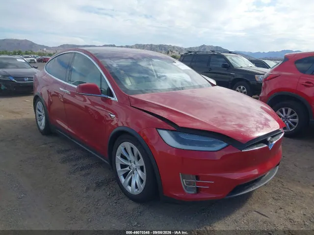 2017 Tesla MODEL X VIN 5YJXCAE21HF064194 фото 1