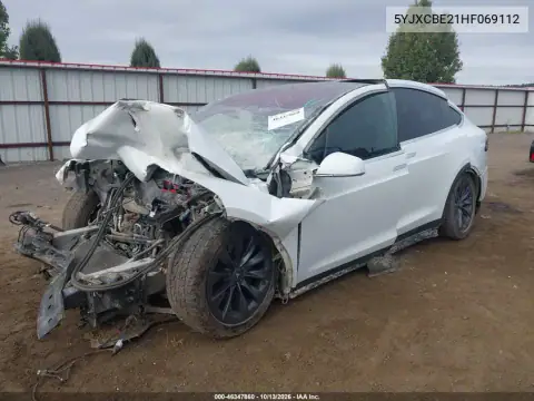 5YJXCBE21HF069112 — 2017 Tesla Model X, фото 2 с аукциона IAAI, Не указано