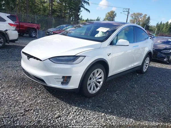 5YJXCBE28JF121289 — 2018 Tesla Model X, фото 2 с аукциона IAAI, Задняя часть