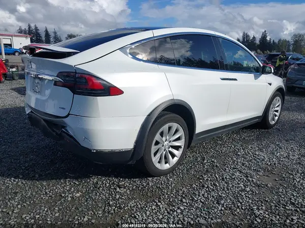 5YJXCBE28JF121289 — 2018 Tesla Model X, фото 4 с аукциона IAAI, Задняя часть