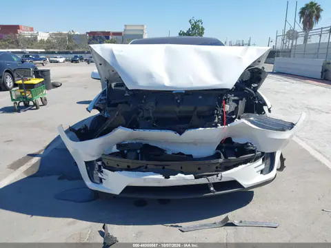 2018 Tesla Model X 100D/75D/P100D VIN 5YJXCDE20JF123307 фото 6