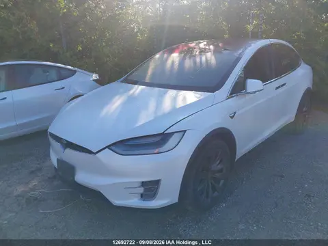 2020 Tesla MODEL X VIN 5YJXCBE25LF256412 фото 2