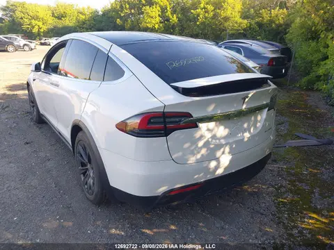 2020 Tesla MODEL X VIN 5YJXCBE25LF256412 фото 3