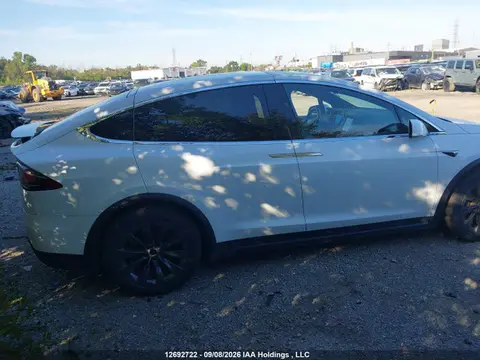 2020 Tesla MODEL X VIN 5YJXCBE25LF256412 фото 4