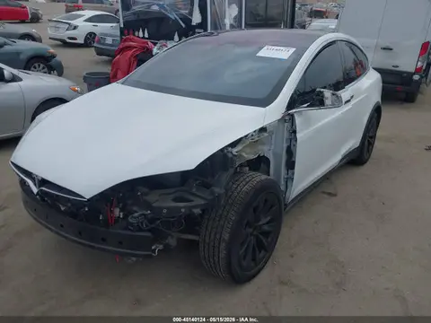 2020 Tesla MODEL X VIN 5YJXCBE28LF270109 фото 2
